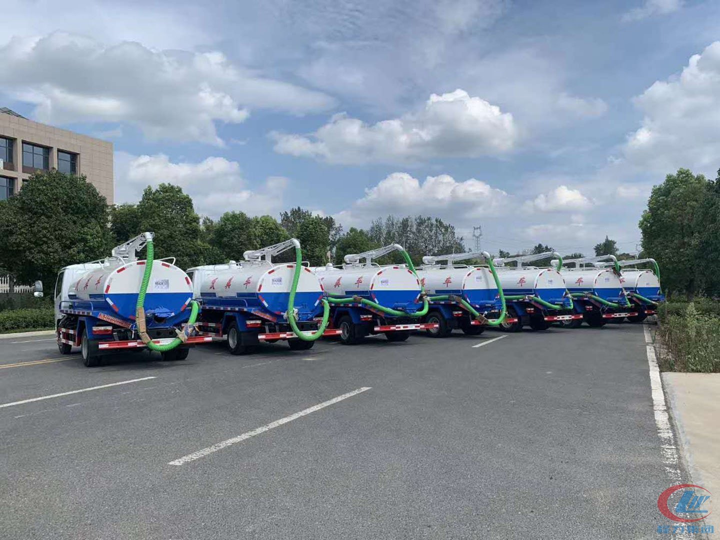 德信国六东风多利卡吸粪车批量发往内蒙古