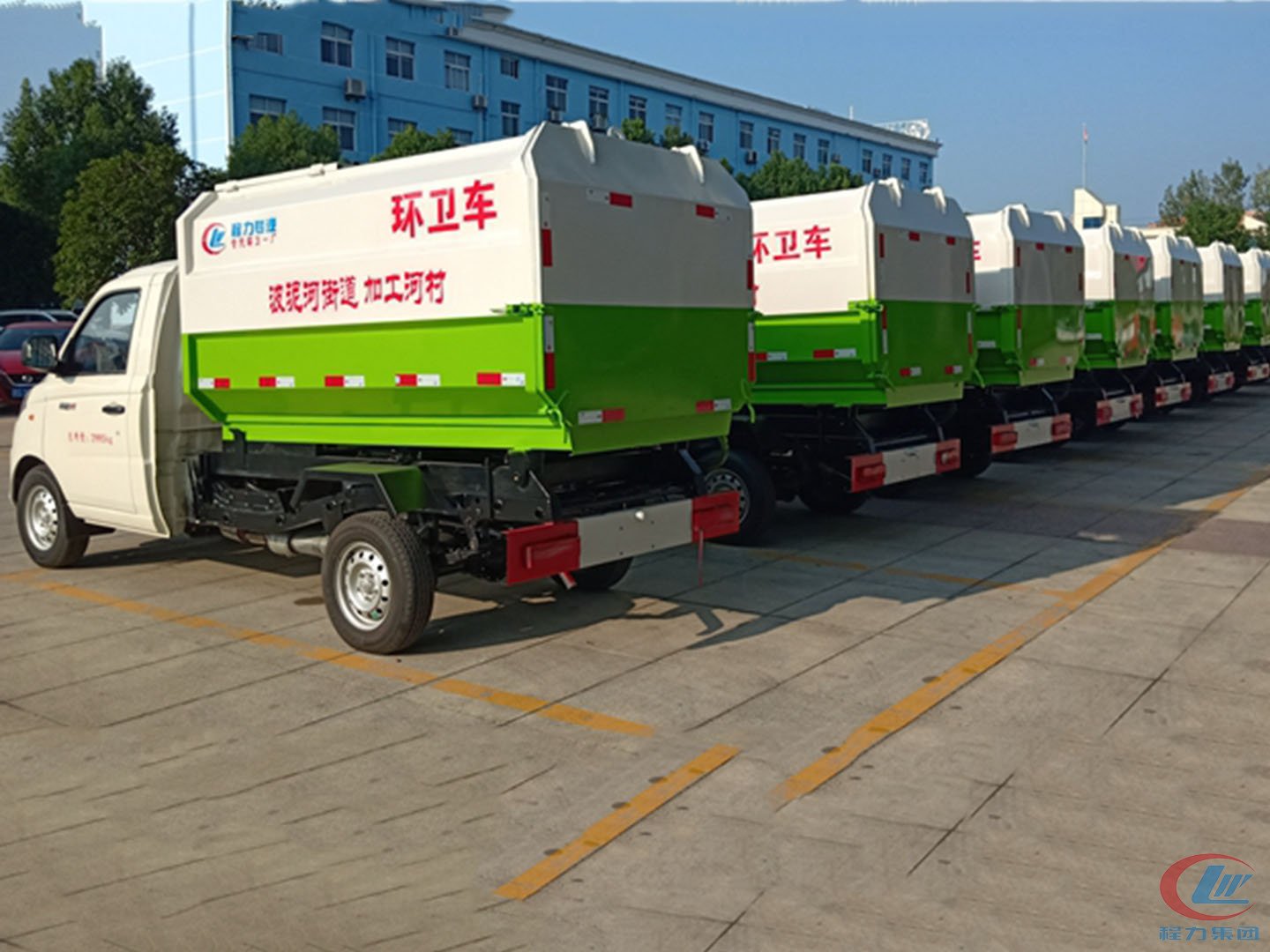 德信国六福田挂桶垃圾车批量发车