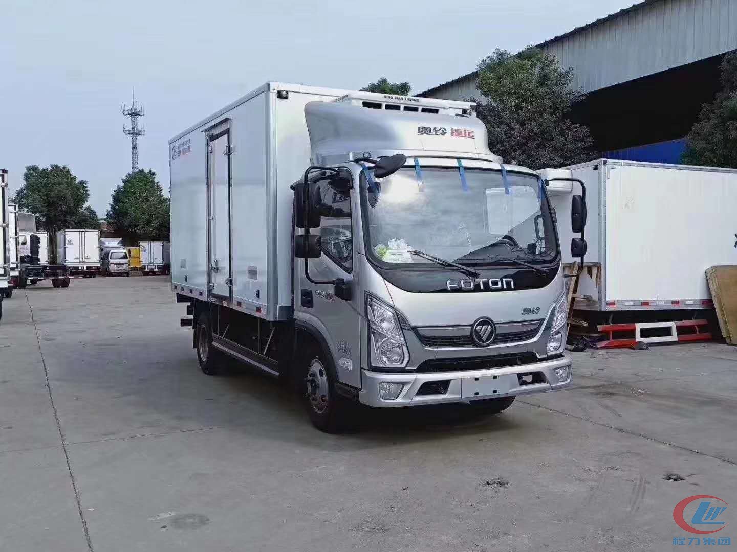 德信国六福田奥铃捷运4.2米冷藏车