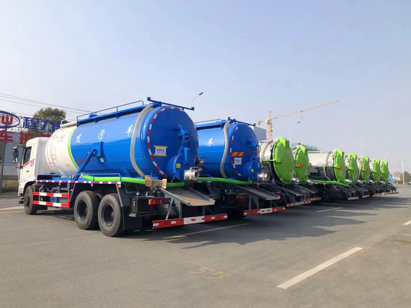 德信环卫东风吸污车顺利发车