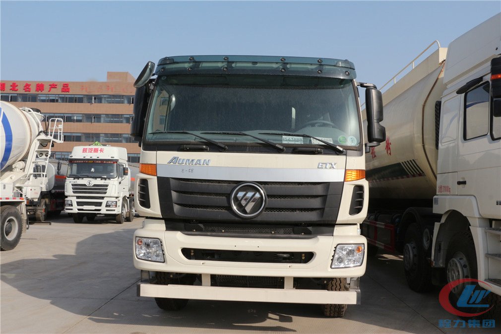 德信福田欧曼搅拌车正面图