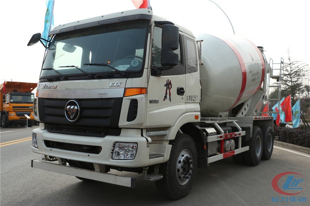 德信福田欧曼搅拌车高清图