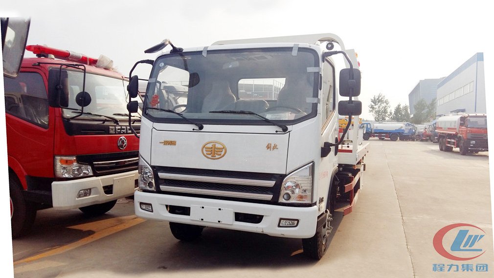 德信解放一拖二清障车正面图