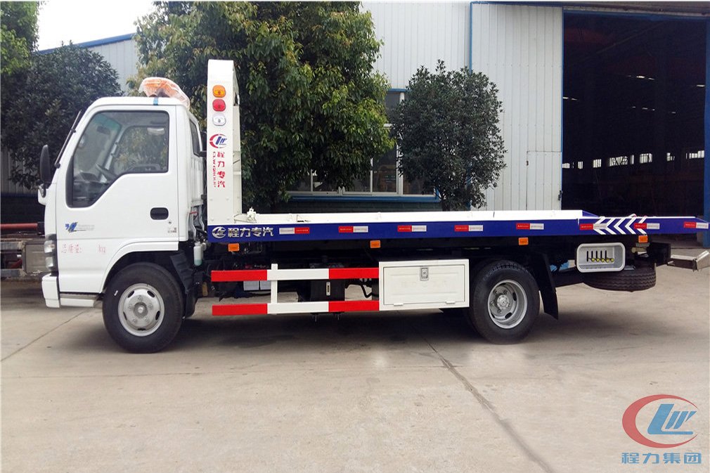 德信五十铃一拖二清障车侧面图