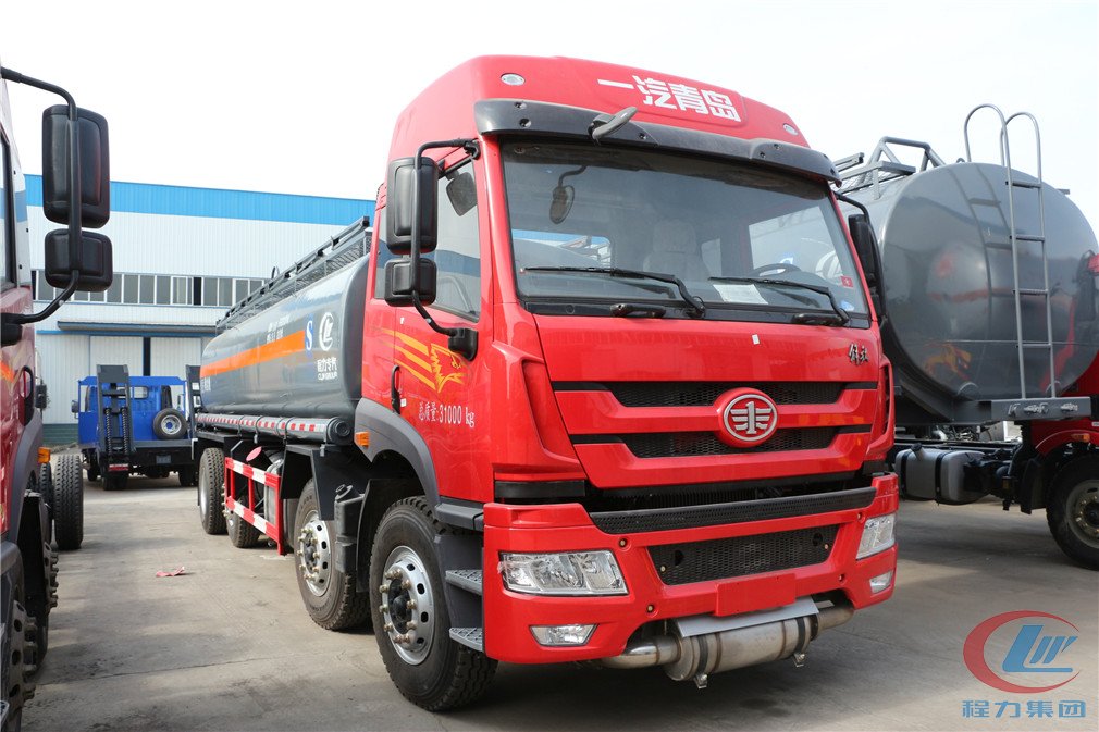 德信解放悍V腐蚀性物品罐式运输车侧面图