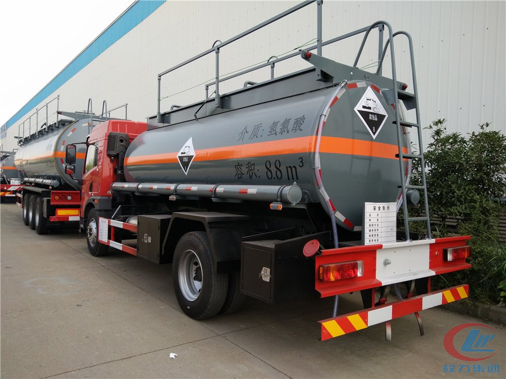 德信解放龙V腐蚀性物品罐式运输车侧面图
