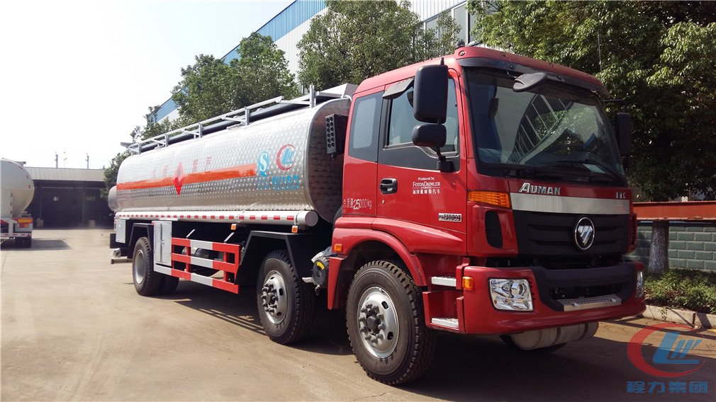 程力福田欧曼小三轴(26方)铝合金运油车侧面图