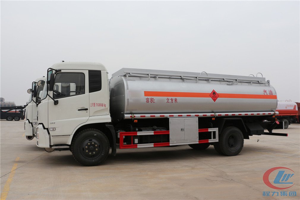 德信东风天锦(15方)运油车侧面图