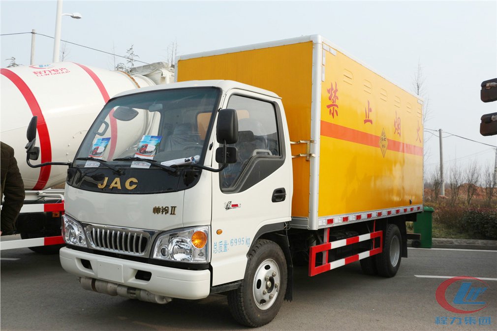 程力江淮帅铃爆破器材运输车侧面图