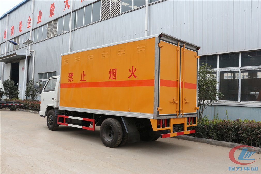 德信江铃JMC爆破器材运输车侧面图