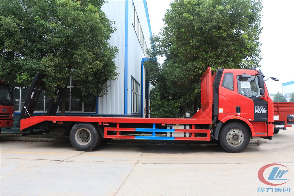 德信解放J6L平板运输车侧面图