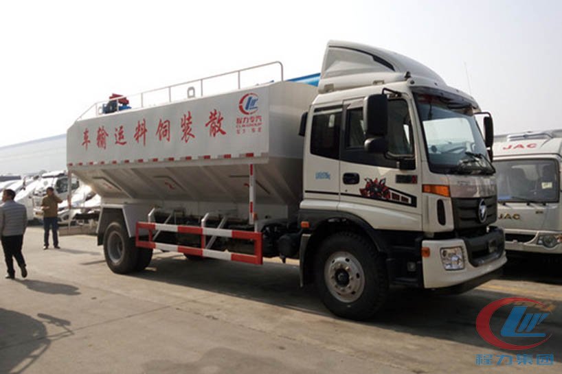 德信福田饲料车高清图