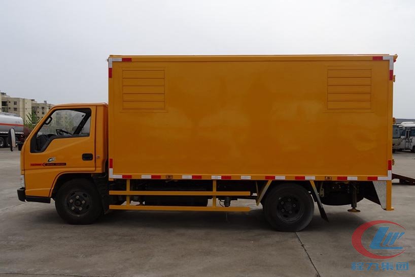 德信江铃小型应急发电车侧面图