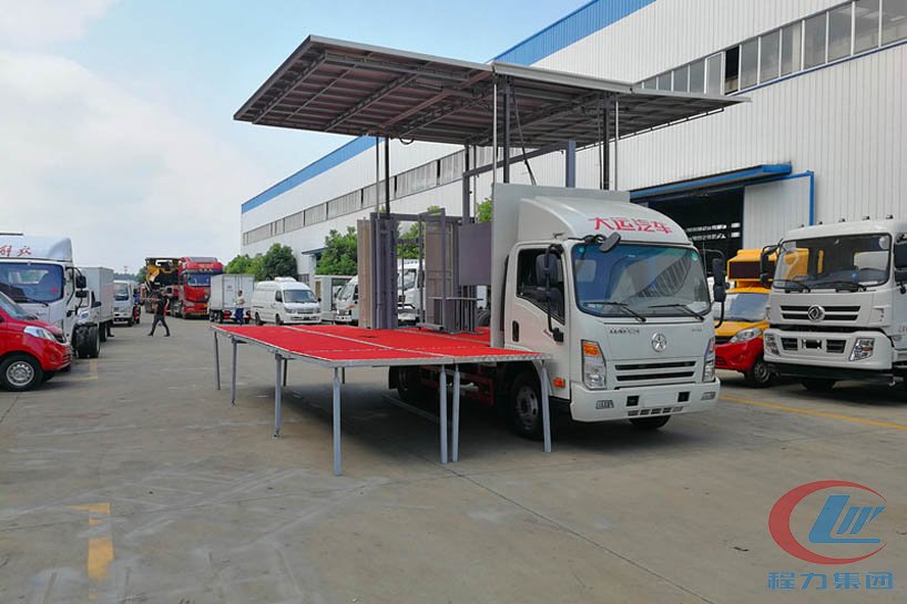 德信大运蓝牌舞台车侧面图