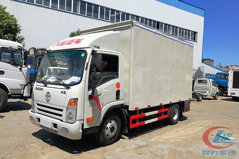 德信大运蓝牌舞台车侧面图