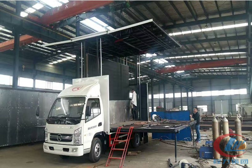 湖北程力凯马4.2米厢长舞台车高清图