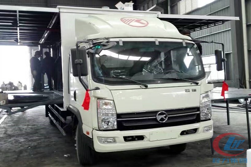 湖北程力凯马4.2米厢长舞台车正面图