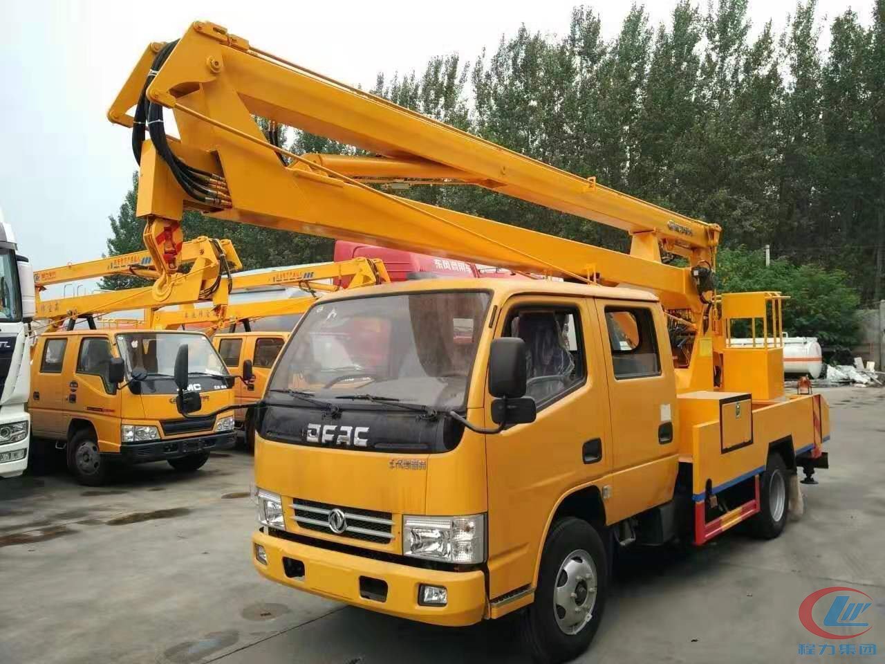 德信东风14米高空作业车高清图