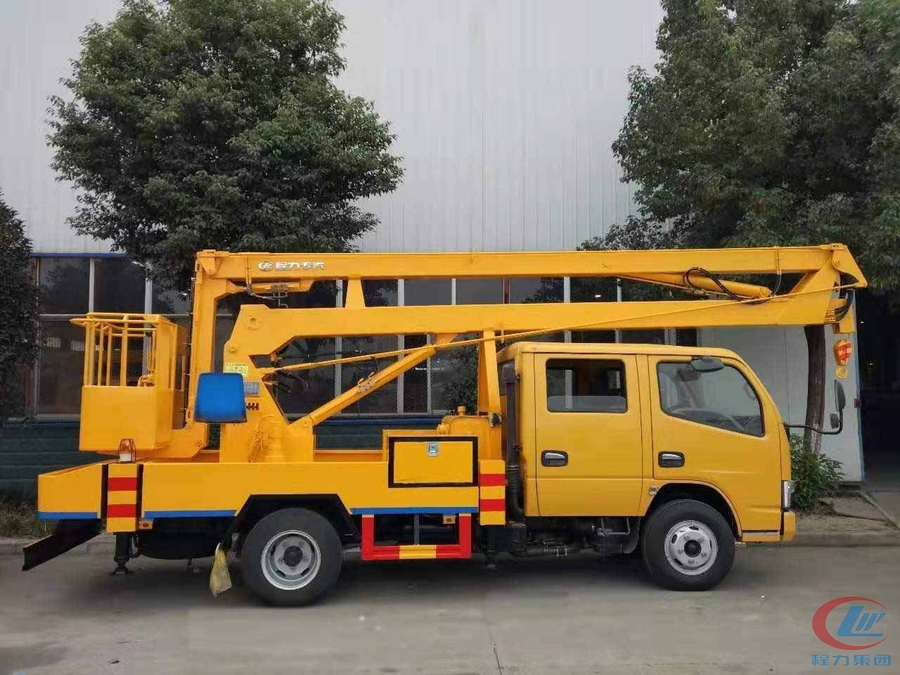 德信东风14米高空作业车侧面图