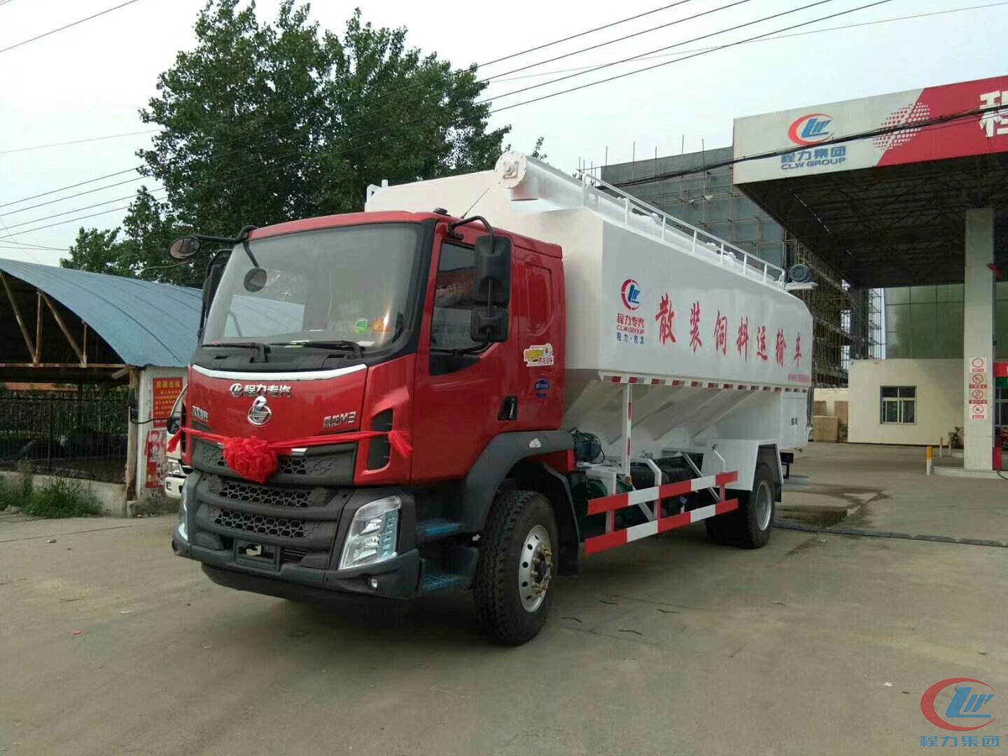 德信东风柳汽12-14吨饲料车高清图