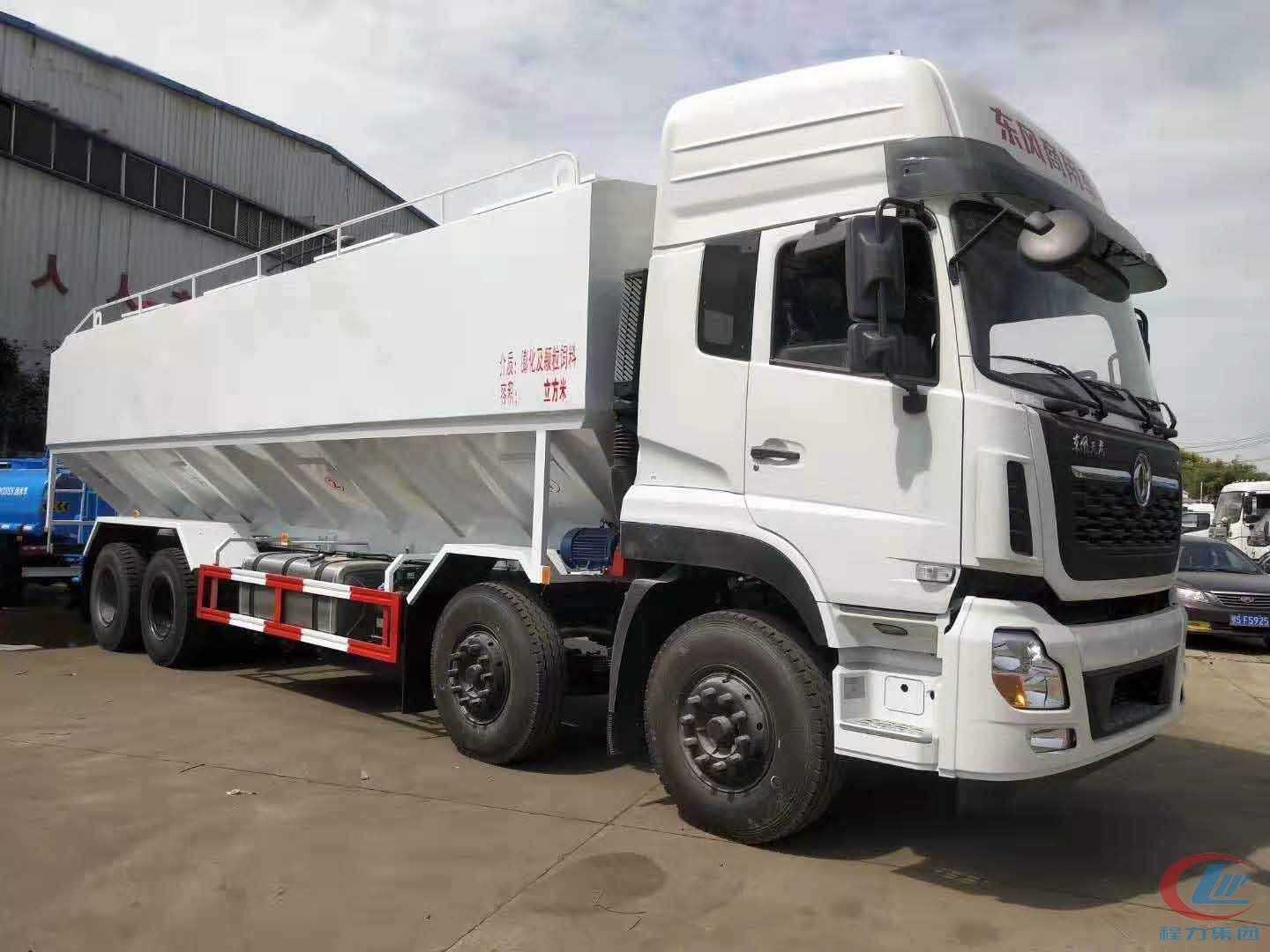 德信东风天龙饲料车高清图