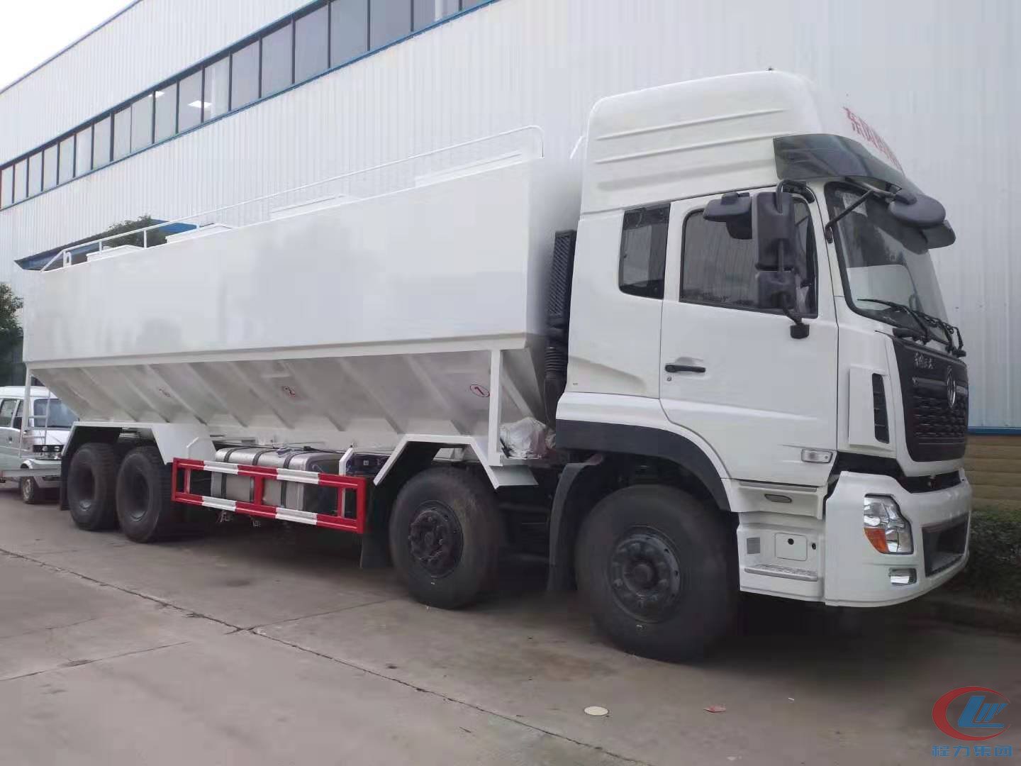 德信东风天龙饲料车侧面图