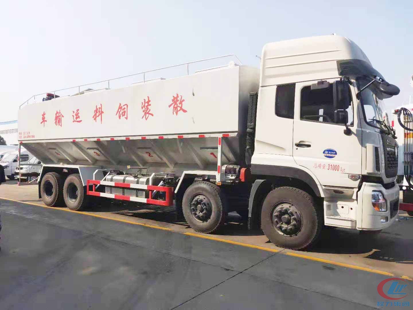 德信东风天龙饲料车侧面图