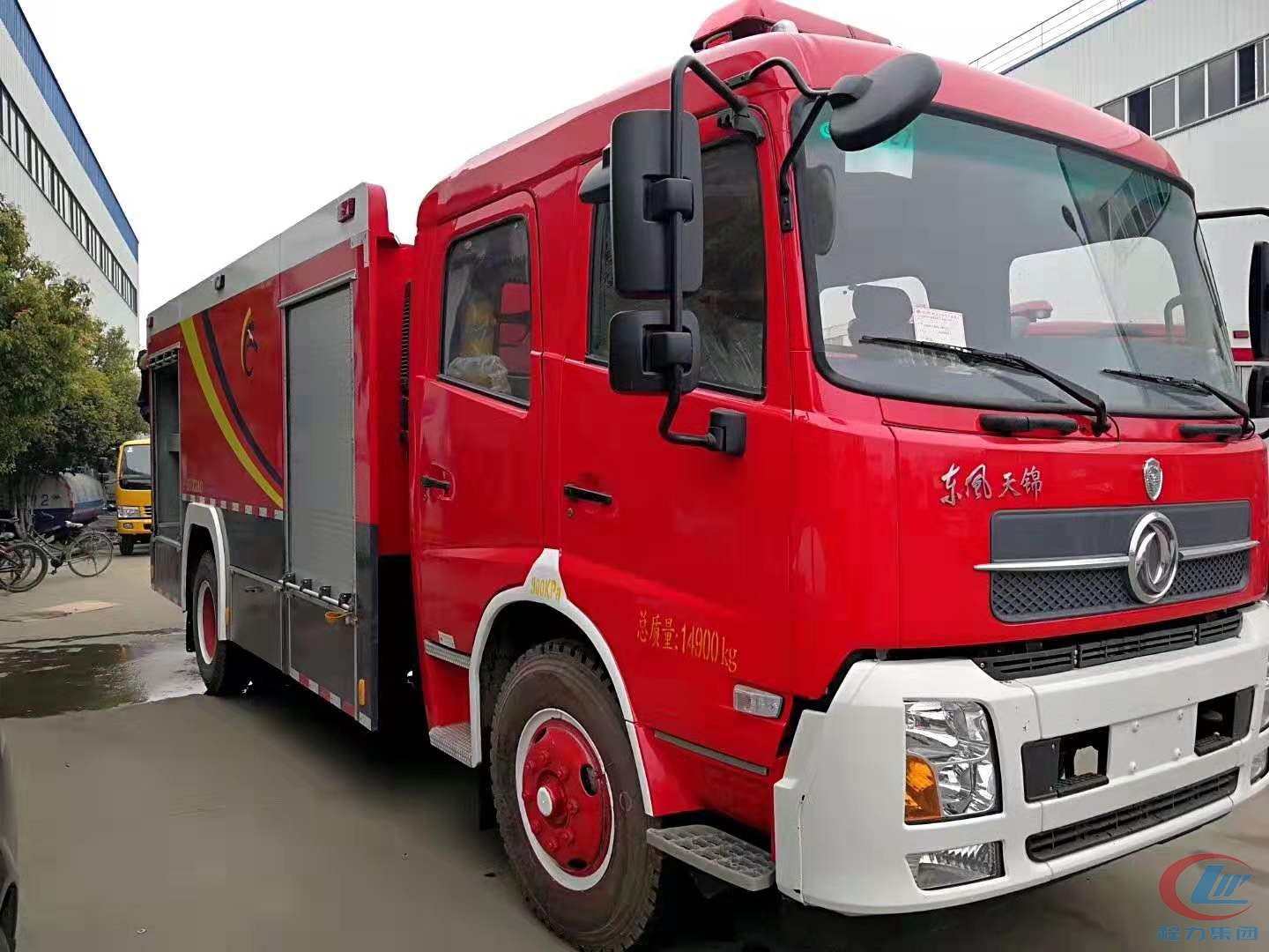 德信东风泡沫消防车侧面图