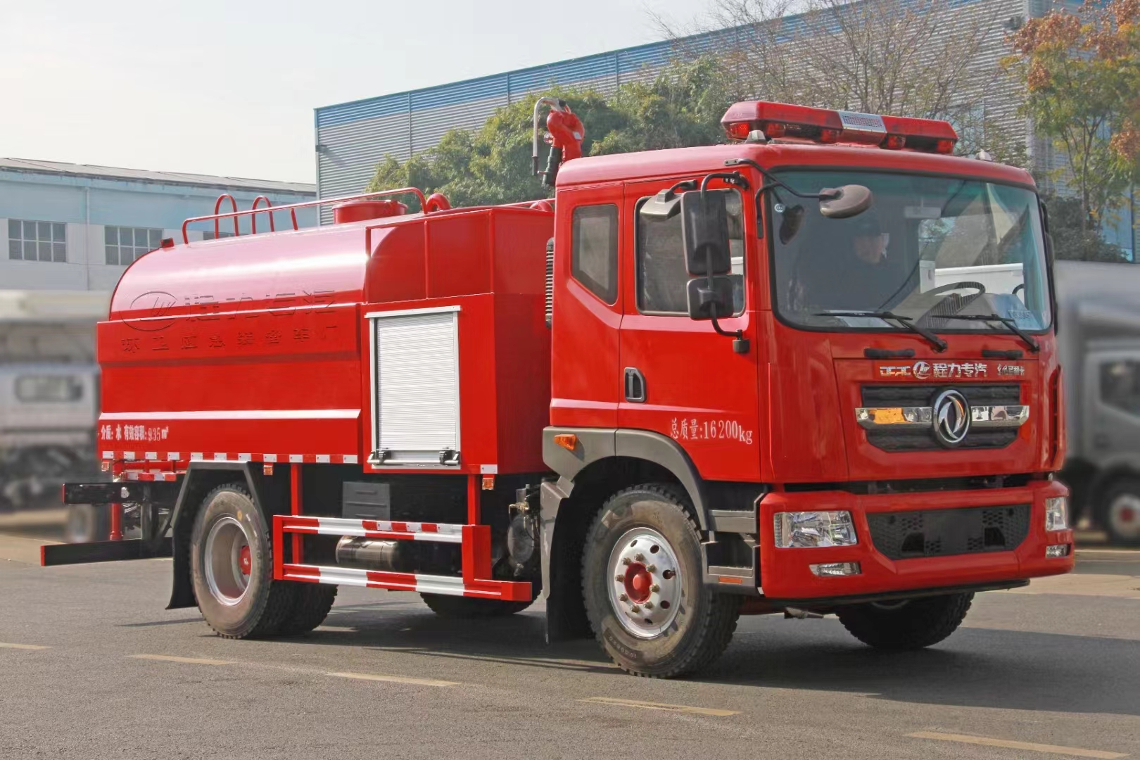 程力东风多利卡D9消防洒水车45度角拍摄照片