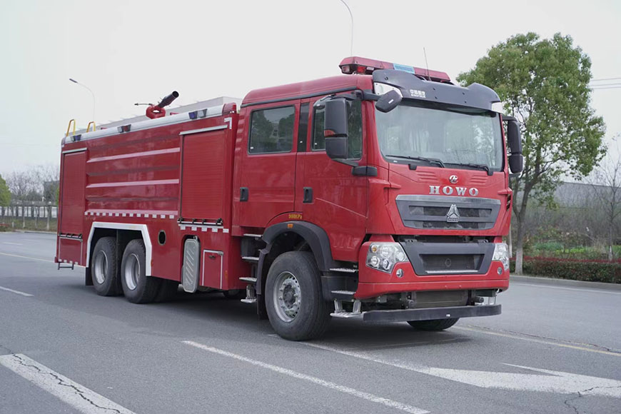 程力威牌国六重汽豪沃后双桥水罐消防车