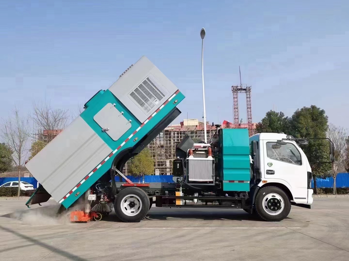 程力东风福瑞卡后置吸尘车