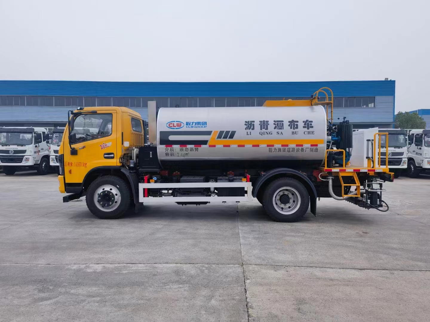 德信东风多利卡智能沥青洒布车