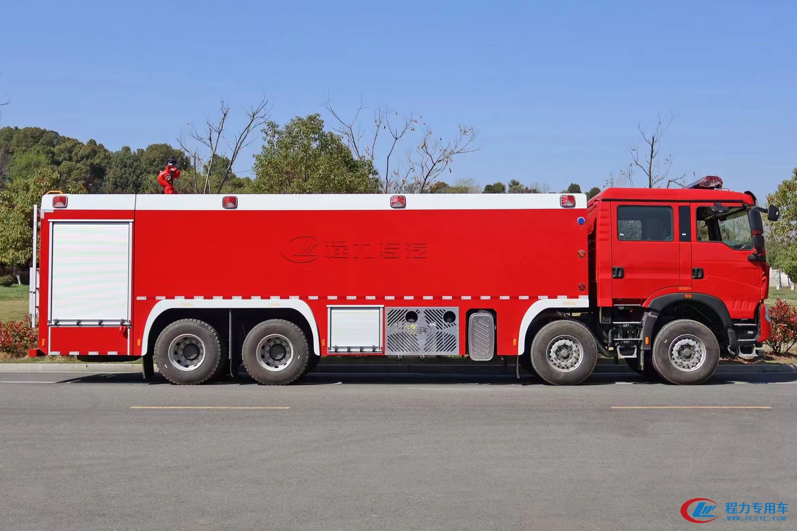 德信应急重汽豪沃25吨水罐消防车