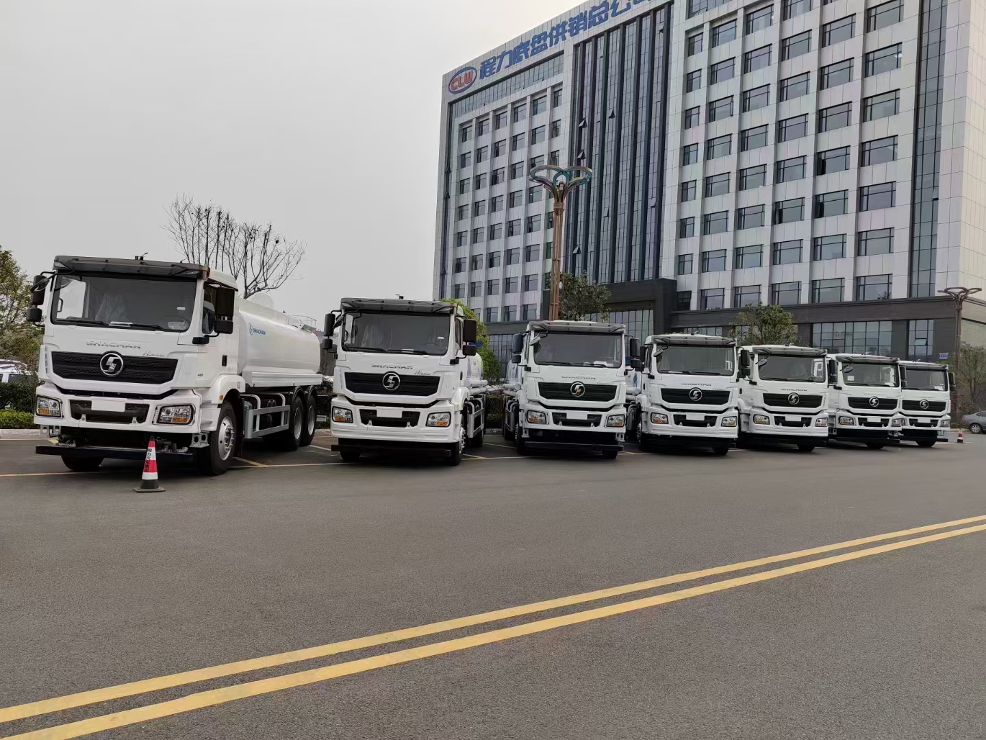 陕汽SHACMAN单桥洒水车外贸订单