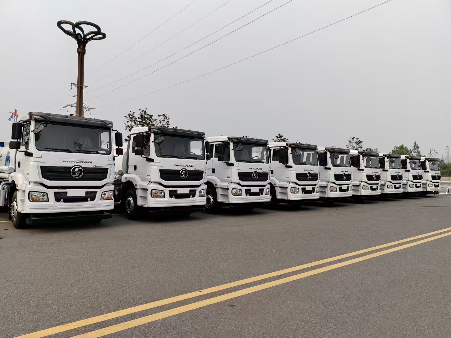 程力汽车集团陕汽德龙洒水车批量订单